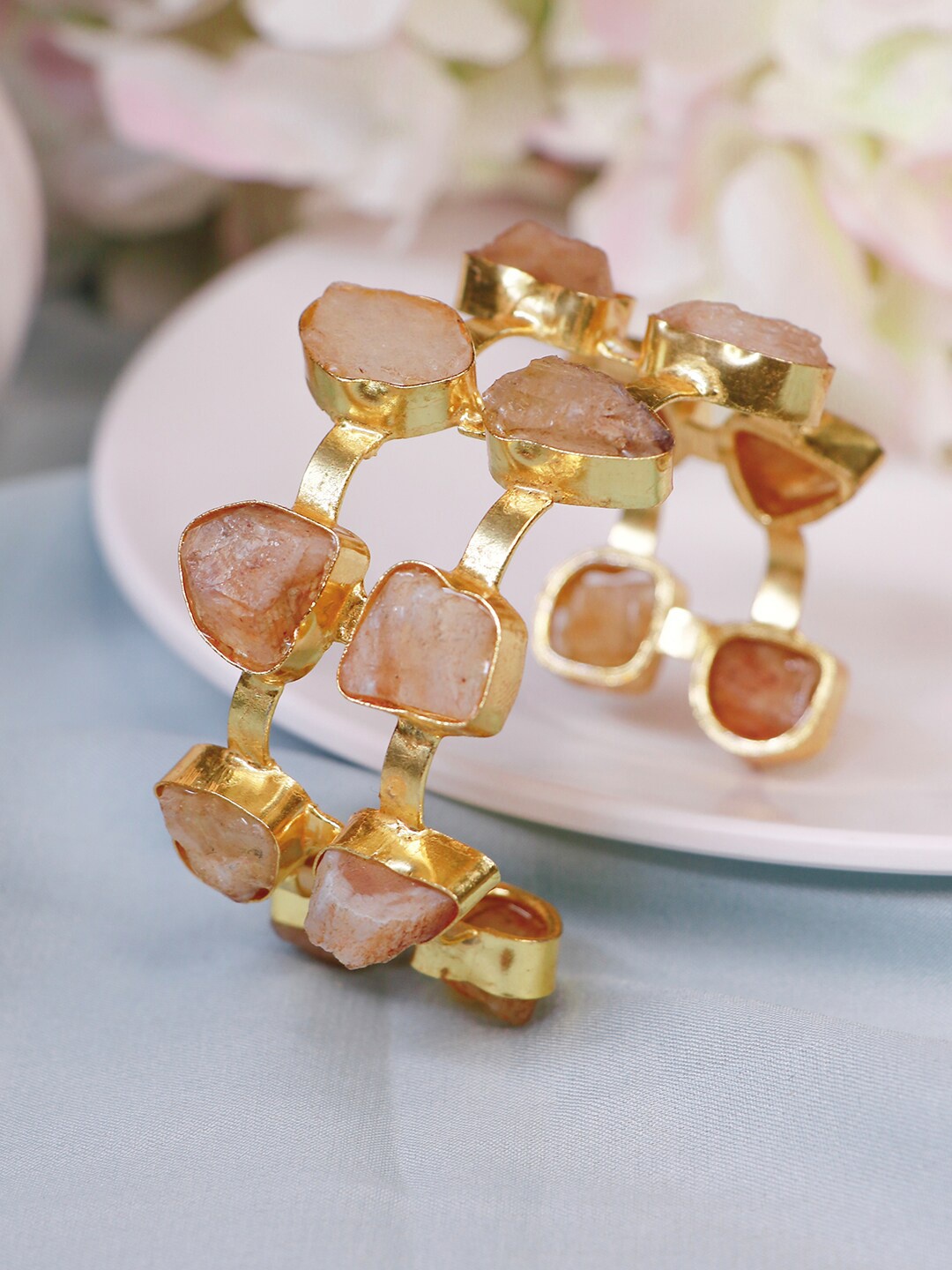 

Ishhaara Women White Bracelet