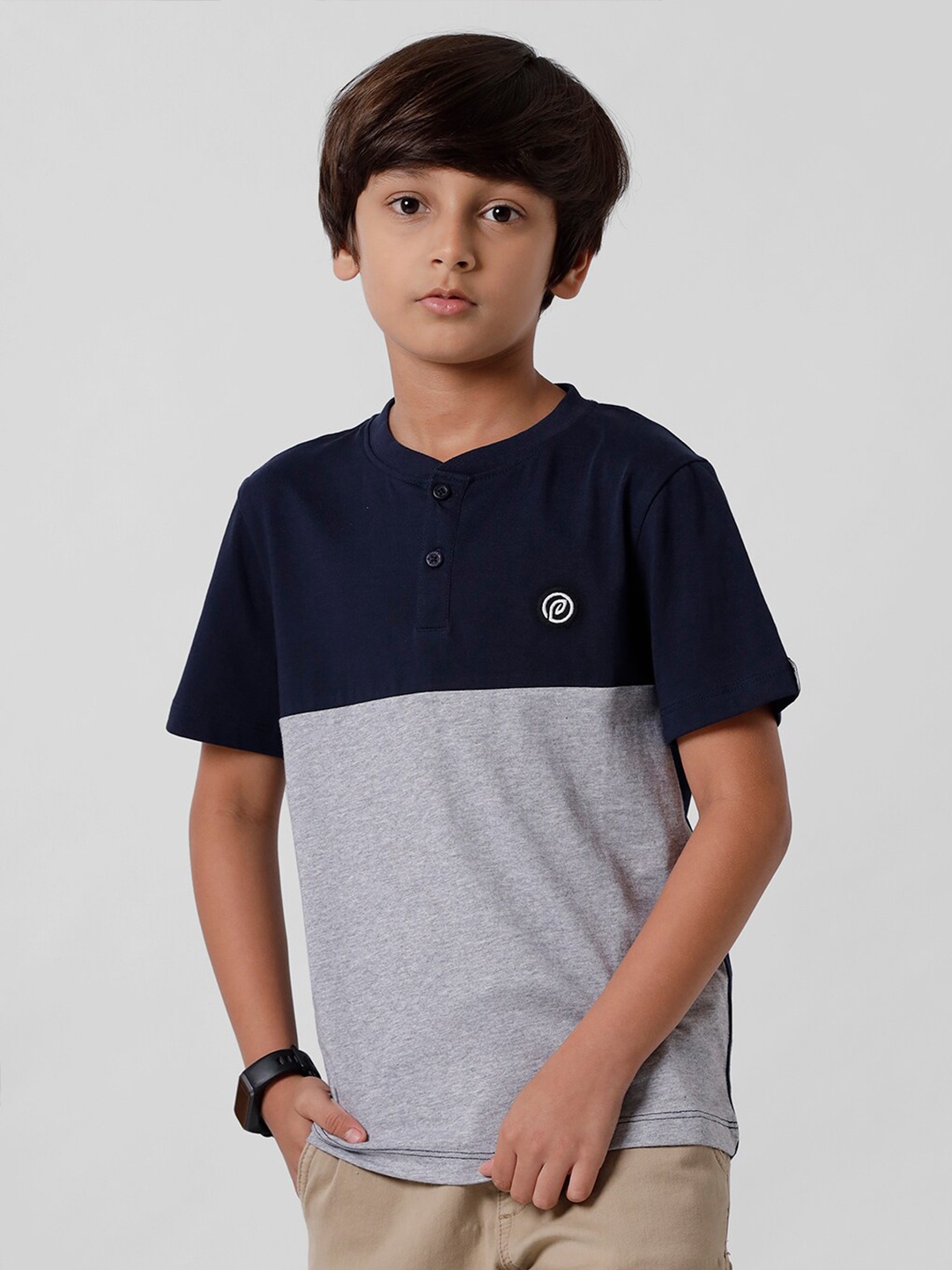 

PIPIN Boys Navy Blue Colourblocked Henley Neck Applique T-shirt