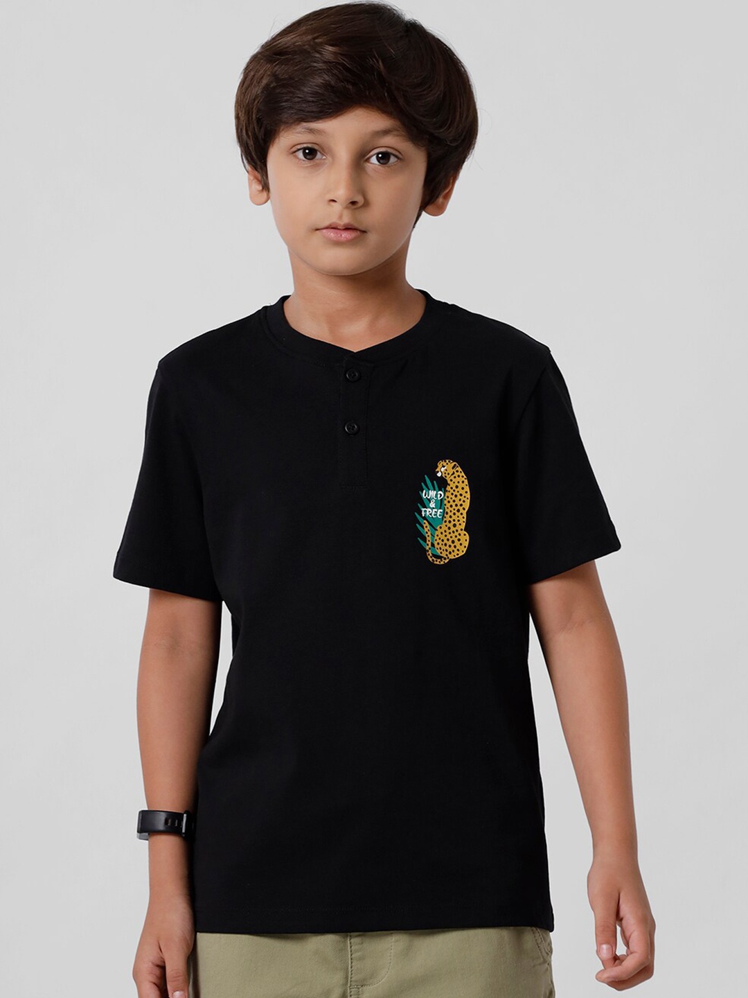 

PIPIN Boys Black Henley Neck T-shirt
