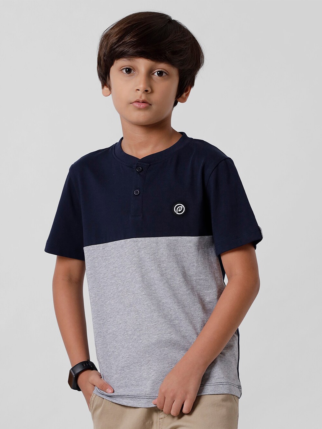 

PIPIN Boys Navy Blue Colourblocked Henley Neck Applique T-shirt