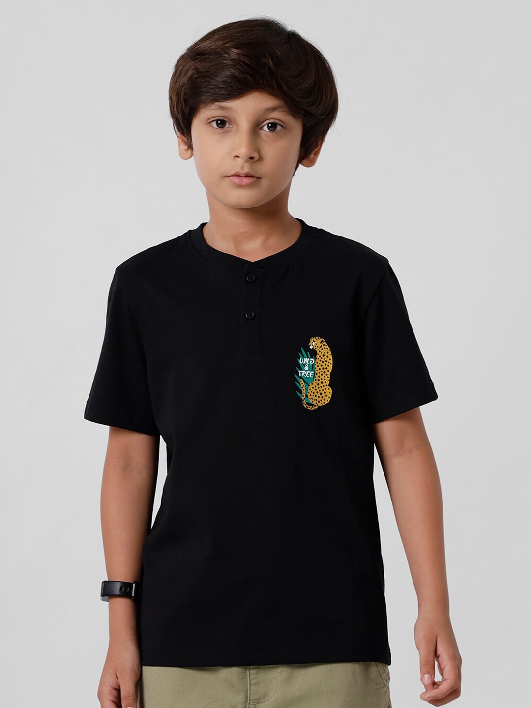 

PIPIN Boys Black Henley Neck T-shirt