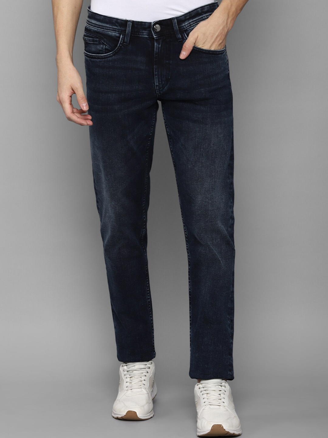 

Allen Solly Sport Men Navy Blue Skinny Fit Light Fade Jeans
