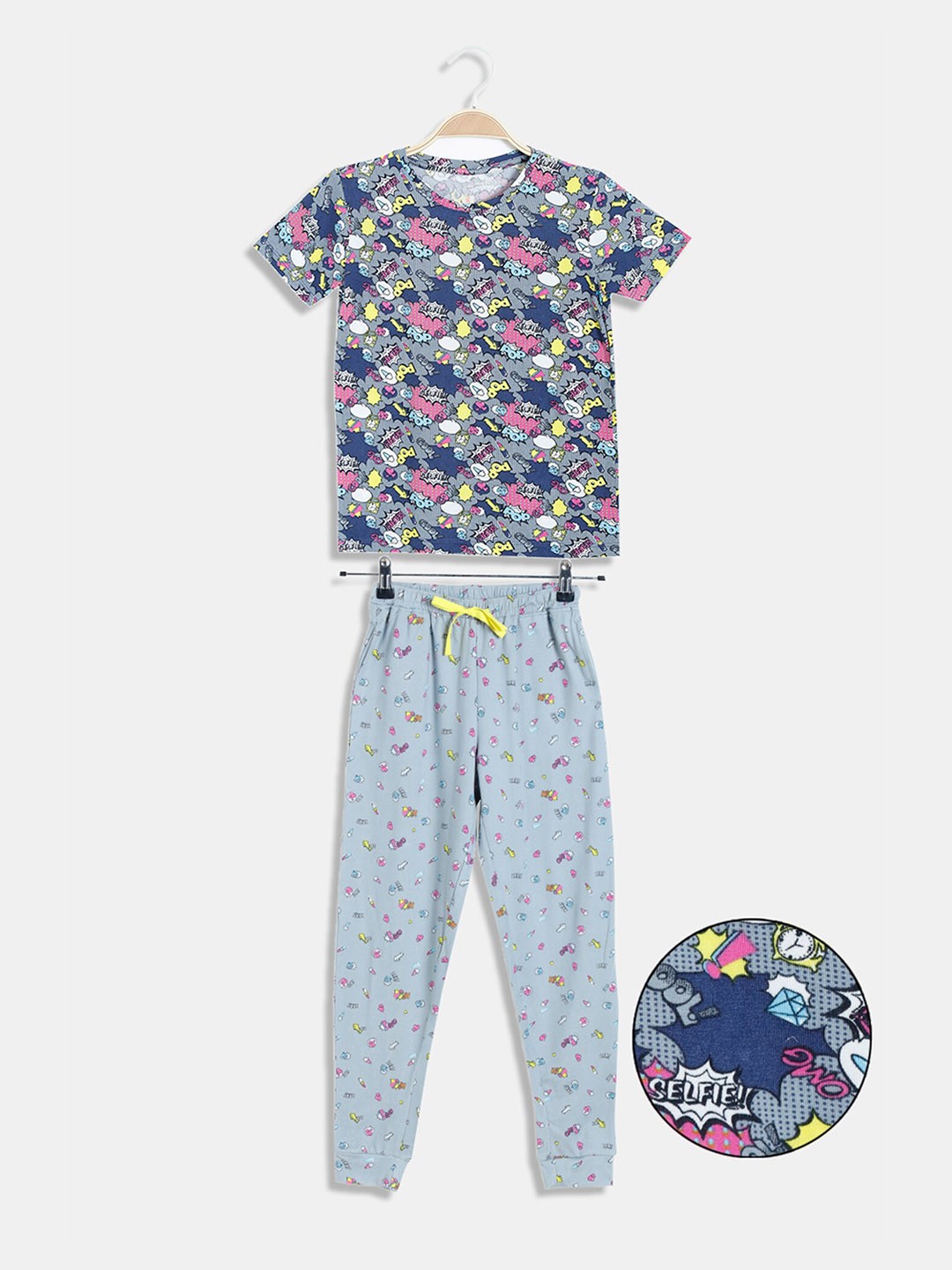 

Zivame Girls Grey & Pink Printed Night suit