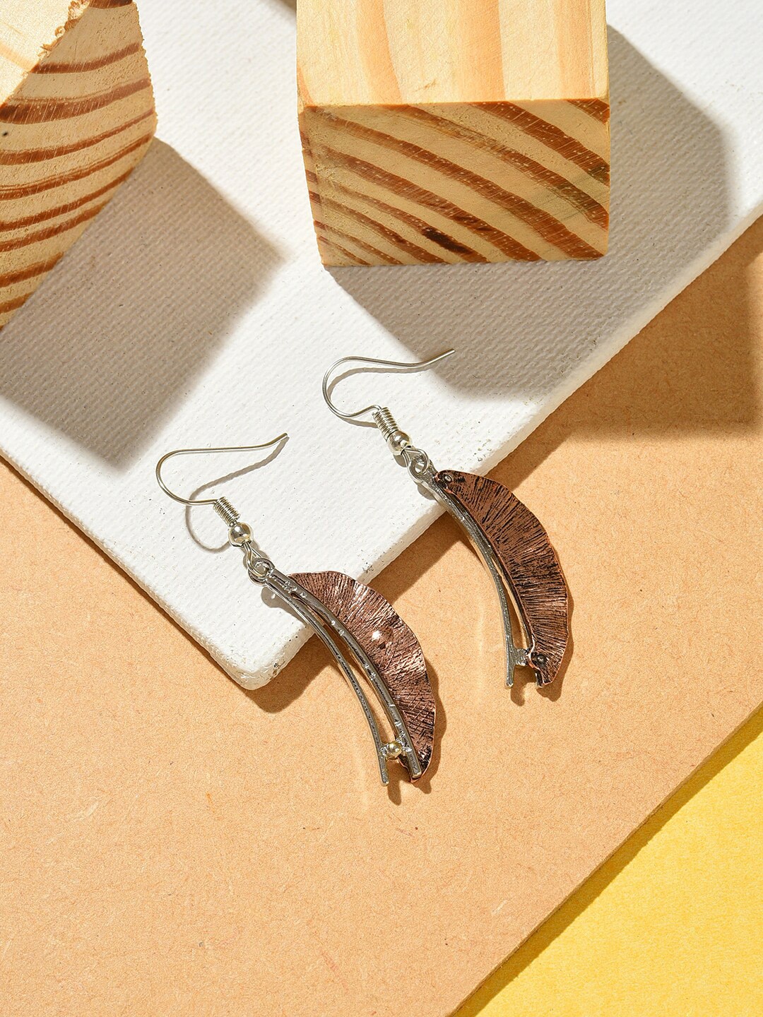 

SOHI Gold-Toned Contemporary Ear Cuff Earrings