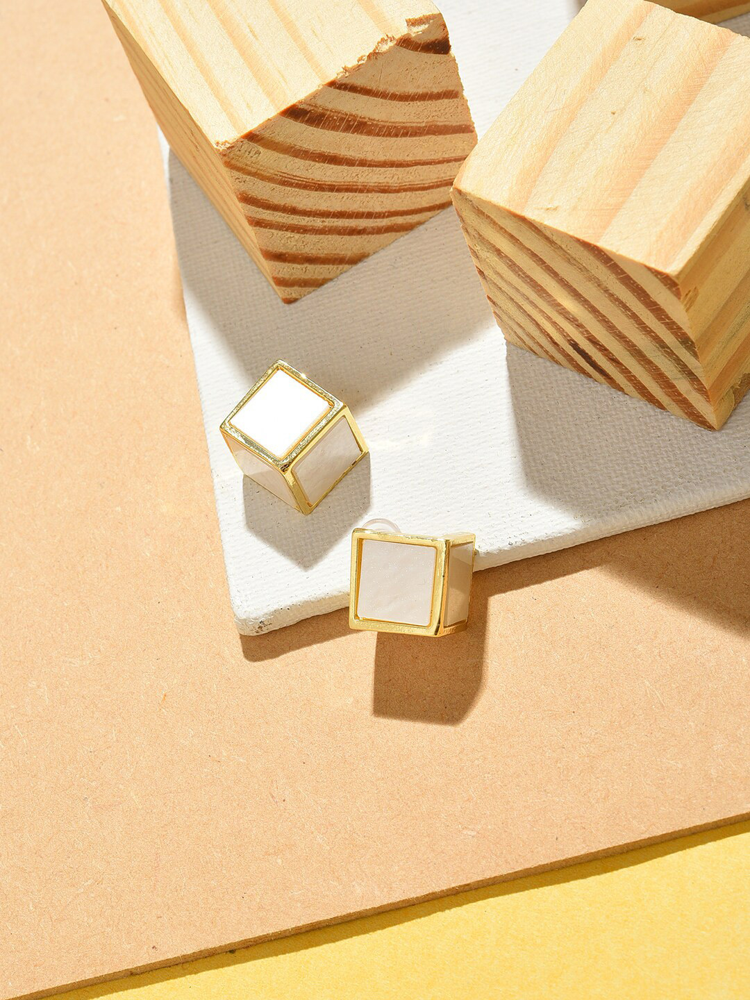 

SOHI White Contemporary Studs Earrings