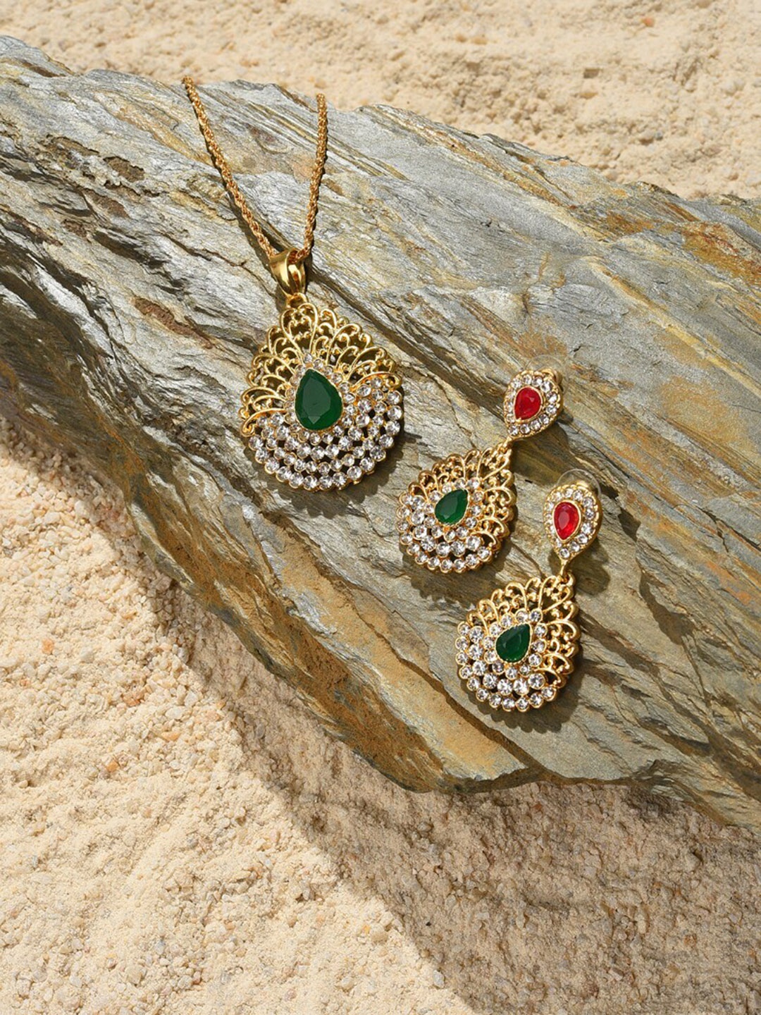 

SOHI Gold Plated & White Stone Studded Jewellery Set