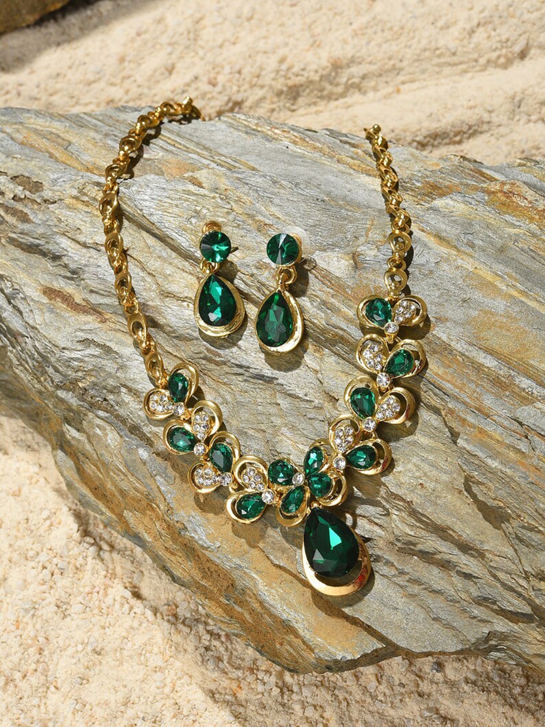 

SOHI Gold-Plated Green Stone-Studded Jewellery Set