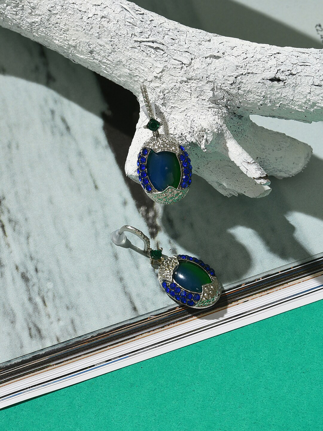 

SOHI Blue Contemporary Drop Earrings