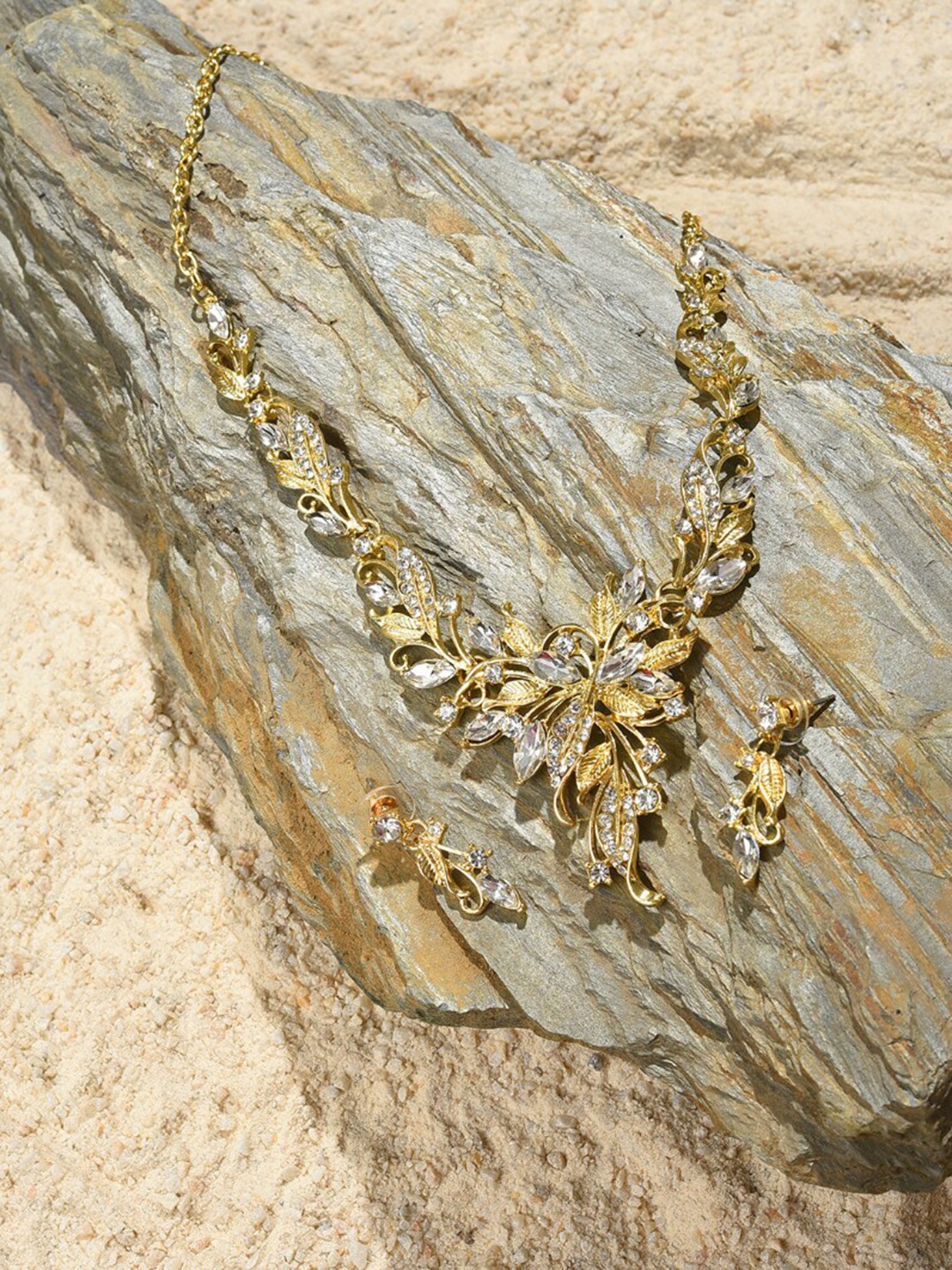 

SOHI Gold-Plated White Stone-Studded Jewellery Set