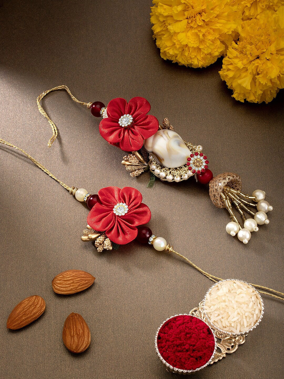 

Peora Gold-Toned & Red Bhaiya Bhabhi Rakhi Set