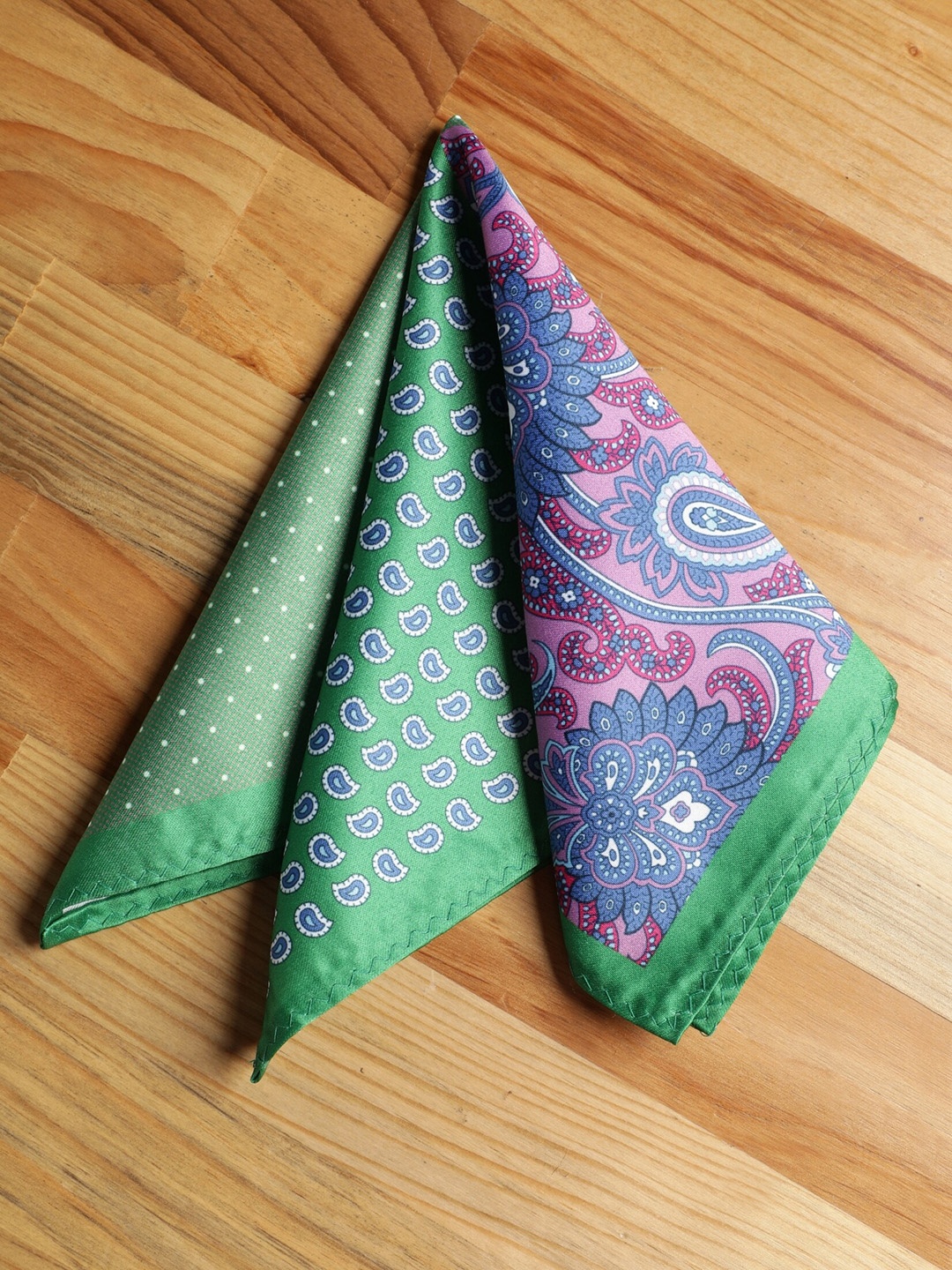 

Alvaro Castagnino Men Green & Blue Printed Pocket Square