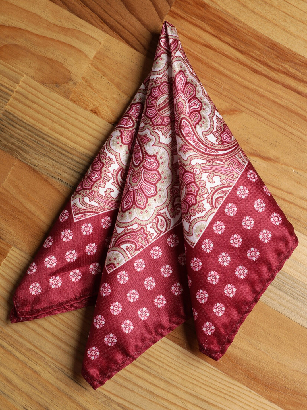 

Alvaro Castagnino Men Maroon & White Printed Pocket Square