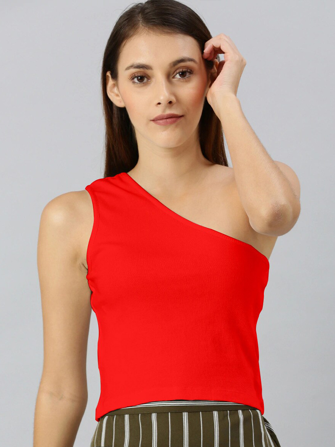 

99 Affair Red & vivid red One Shoulder Crop Top
