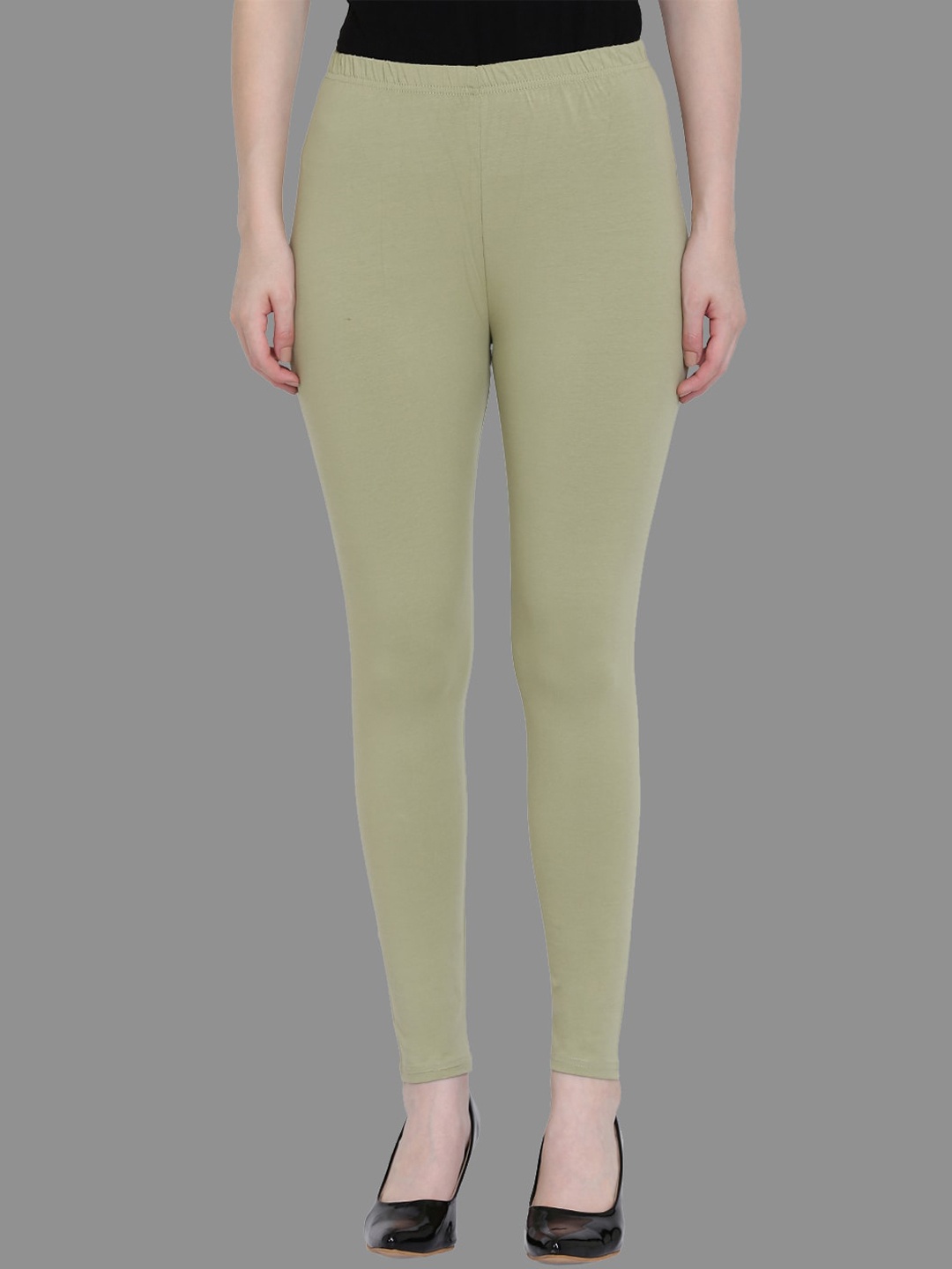 

SPIFFY Women Green Solid Ankle-Length Leggings