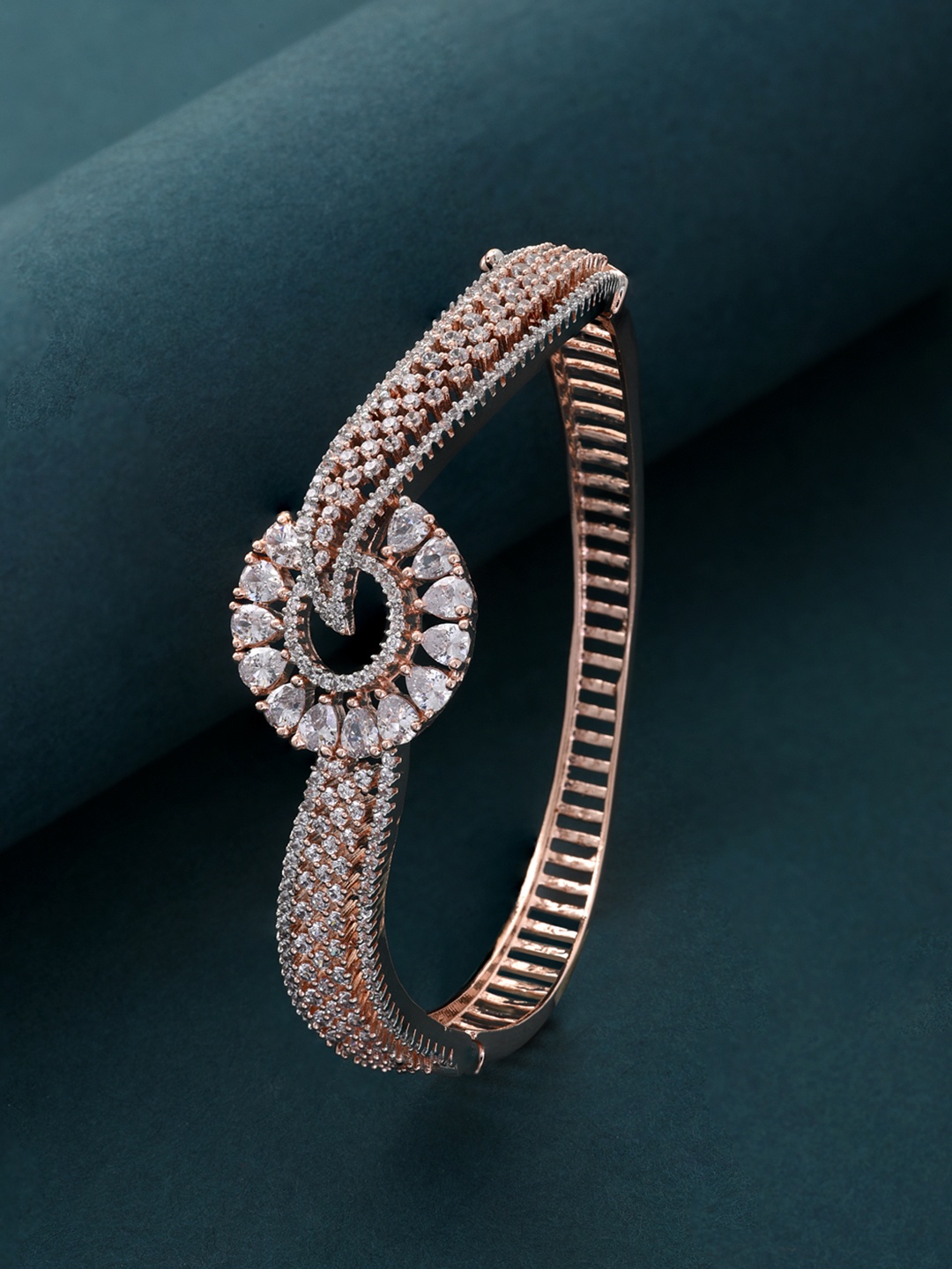 

Fida Women Rose Gold Bracelet