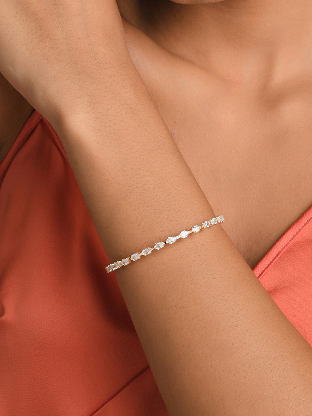 

Fida Women Gold Bracelet