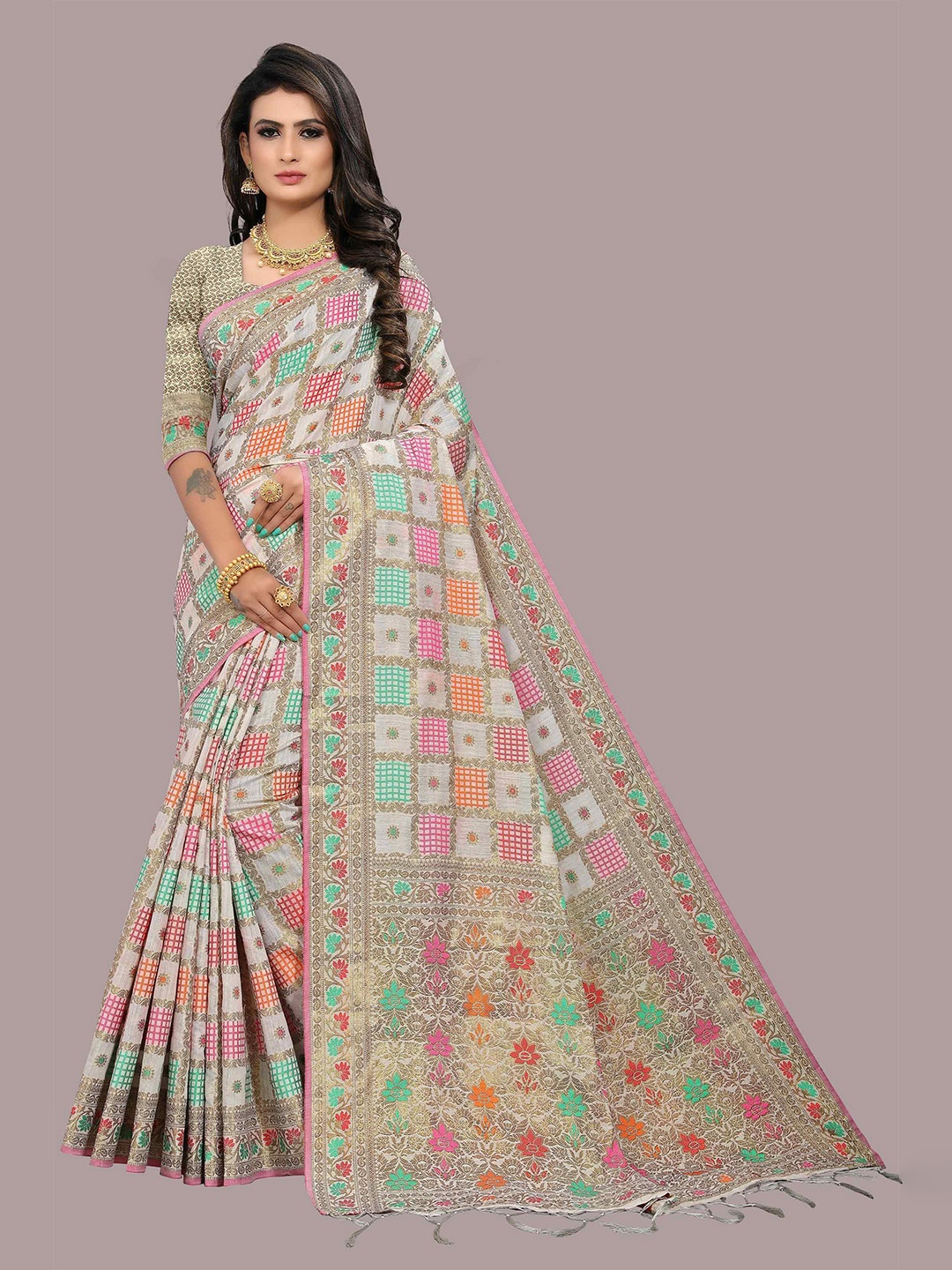 

Mizzific White & Gold-Toned Floral Zari Pure Cotton Chanderi Saree