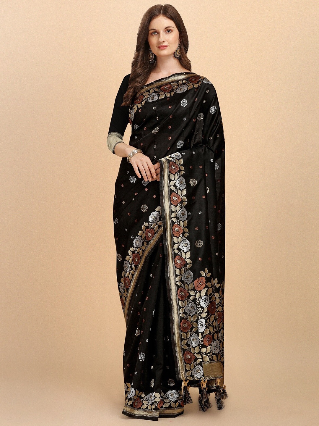 

ZIKARAA Black & Silver-Toned Woven Design Zari Pure Silk Kanjeevaram Saree