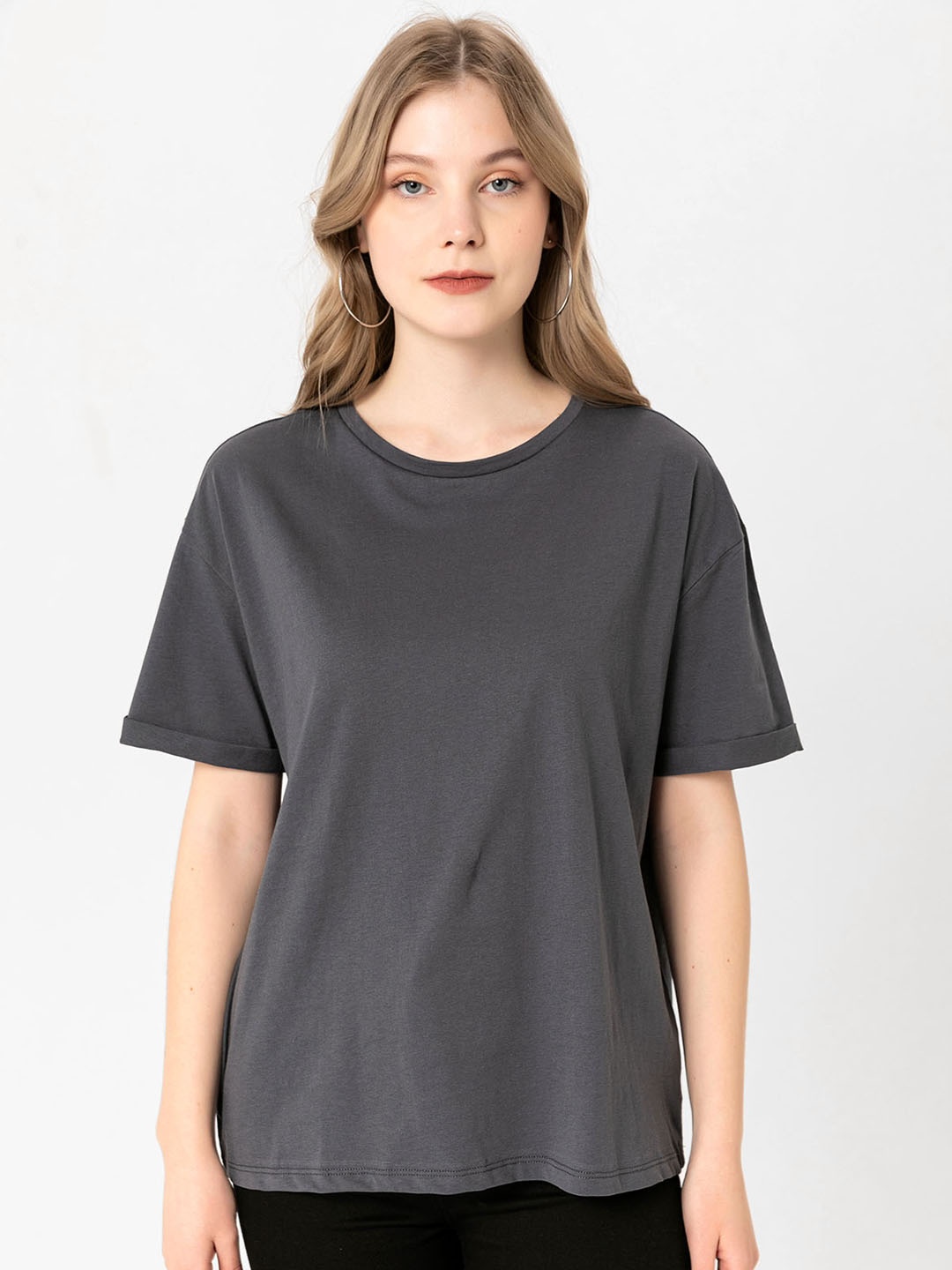 

busem Women Charcoal Grey Solid Drop-Shoulder Sleeves Pure Cotton T-shirt