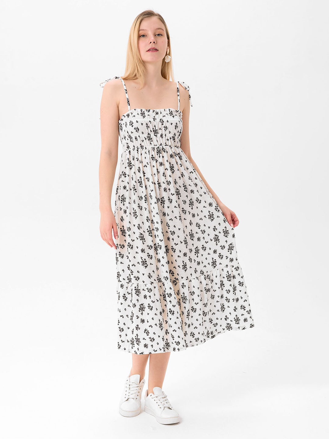 

busem White & Black Floral Tie-Up Neck A-Line Midi Dress