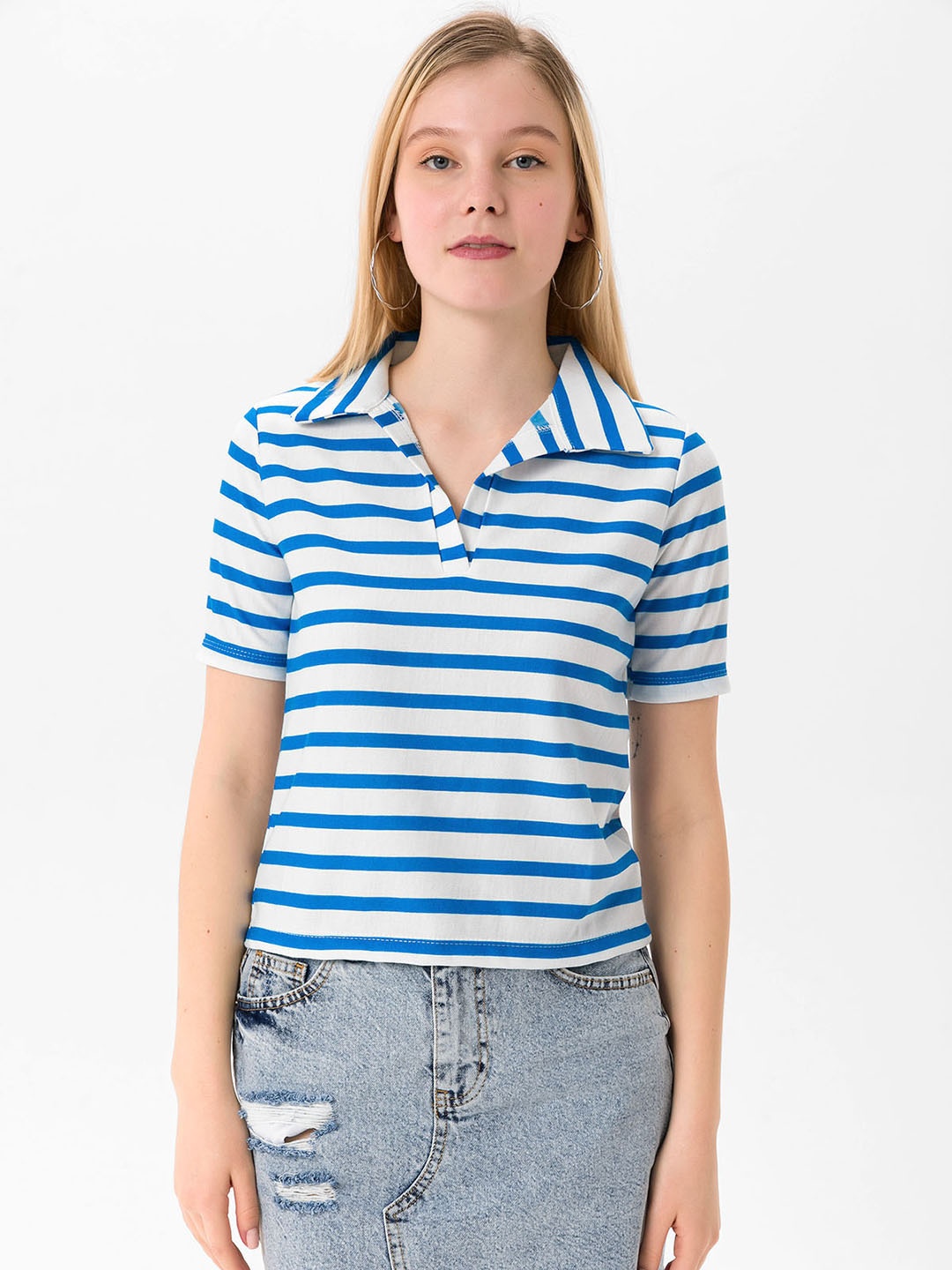 

busem Women Blue & White Striped Polo Collar T-shirt
