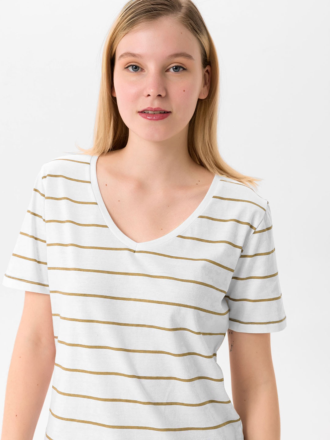 

busem Women White & Green Striped V-Neck T-shirt