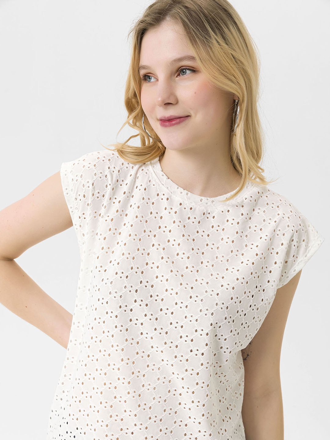 

busem White Pure Cotton Schiffli Extended Sleeves Top