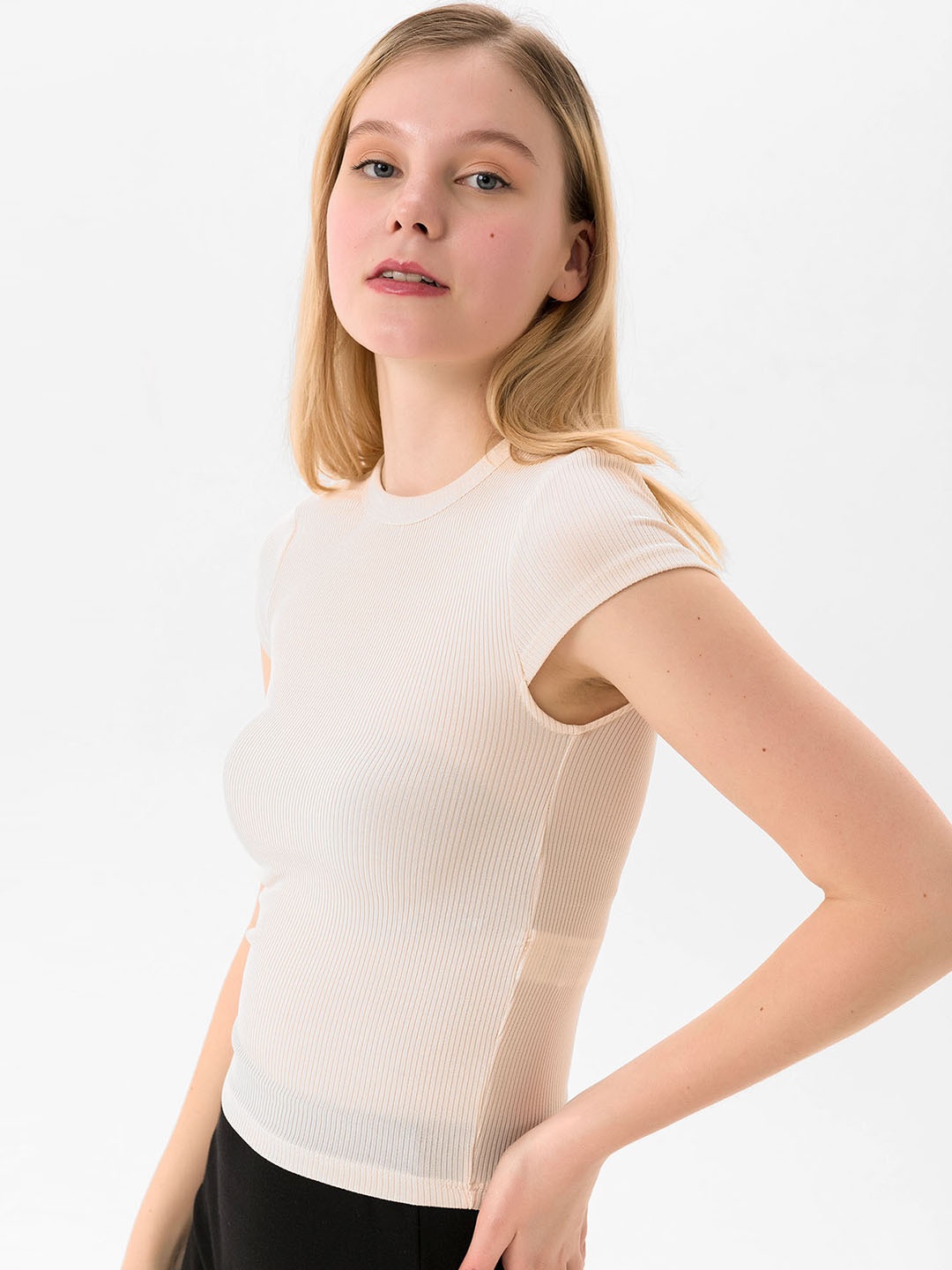 

busem Women Beige Solid Knitted Top