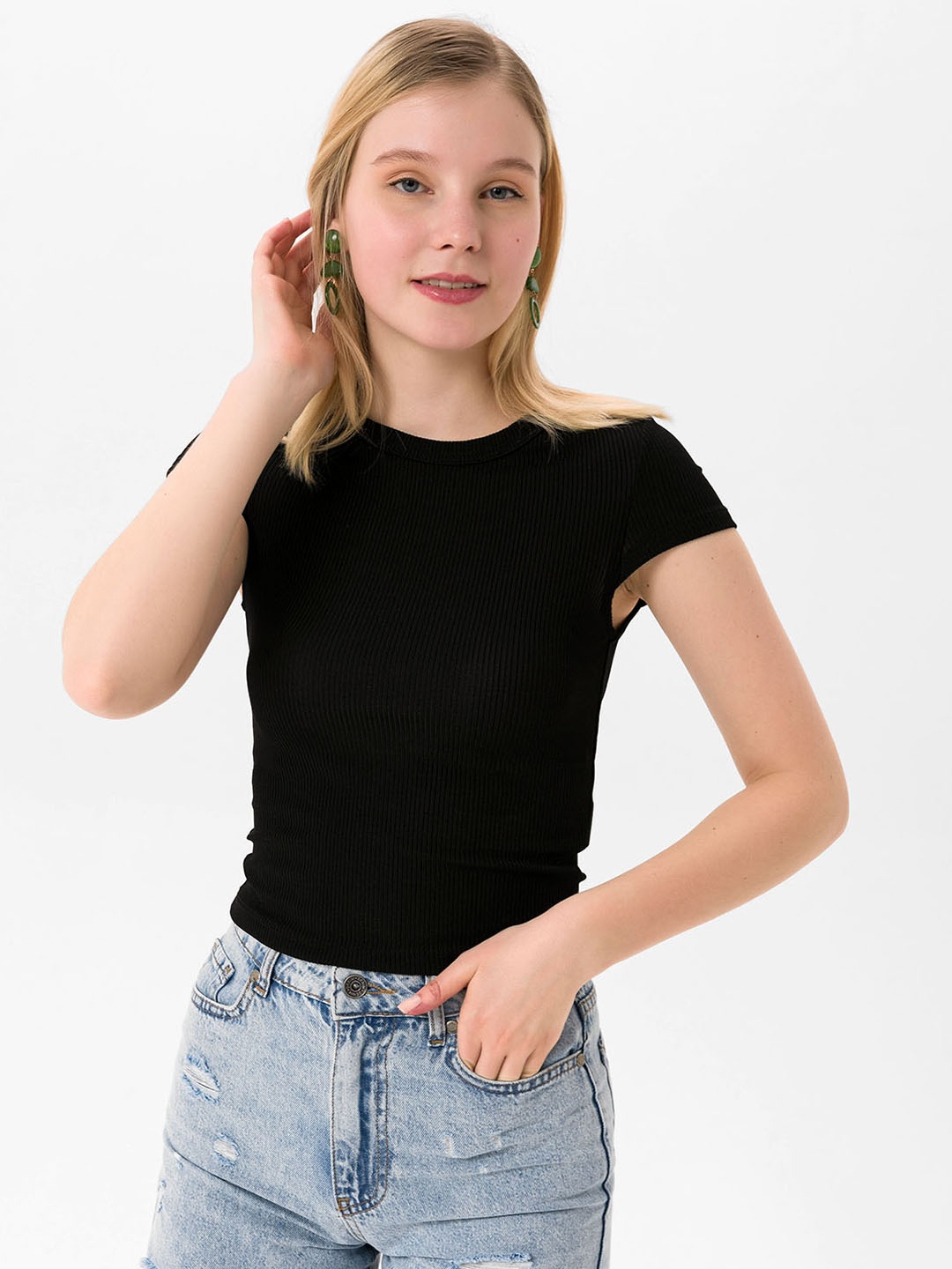 

busem Women Black Ribbed T-shirt