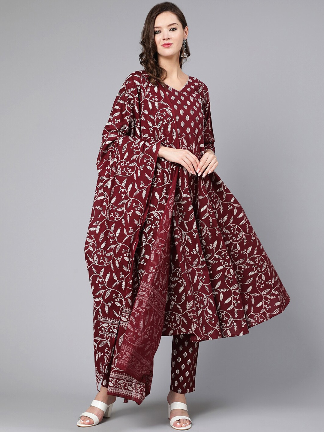 

Nayo Women Burgundy Printed Gotta Patti Pure Cotton Kurti with Trousers & With Dupatta