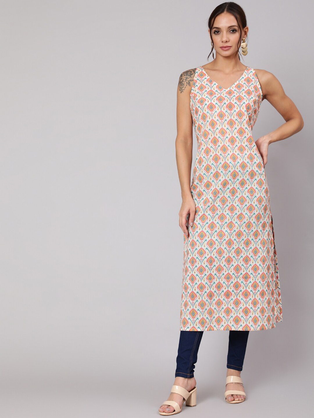 

Nayo Women Multicoloured Geometric Printed Gotta Patti Kurta, Multi