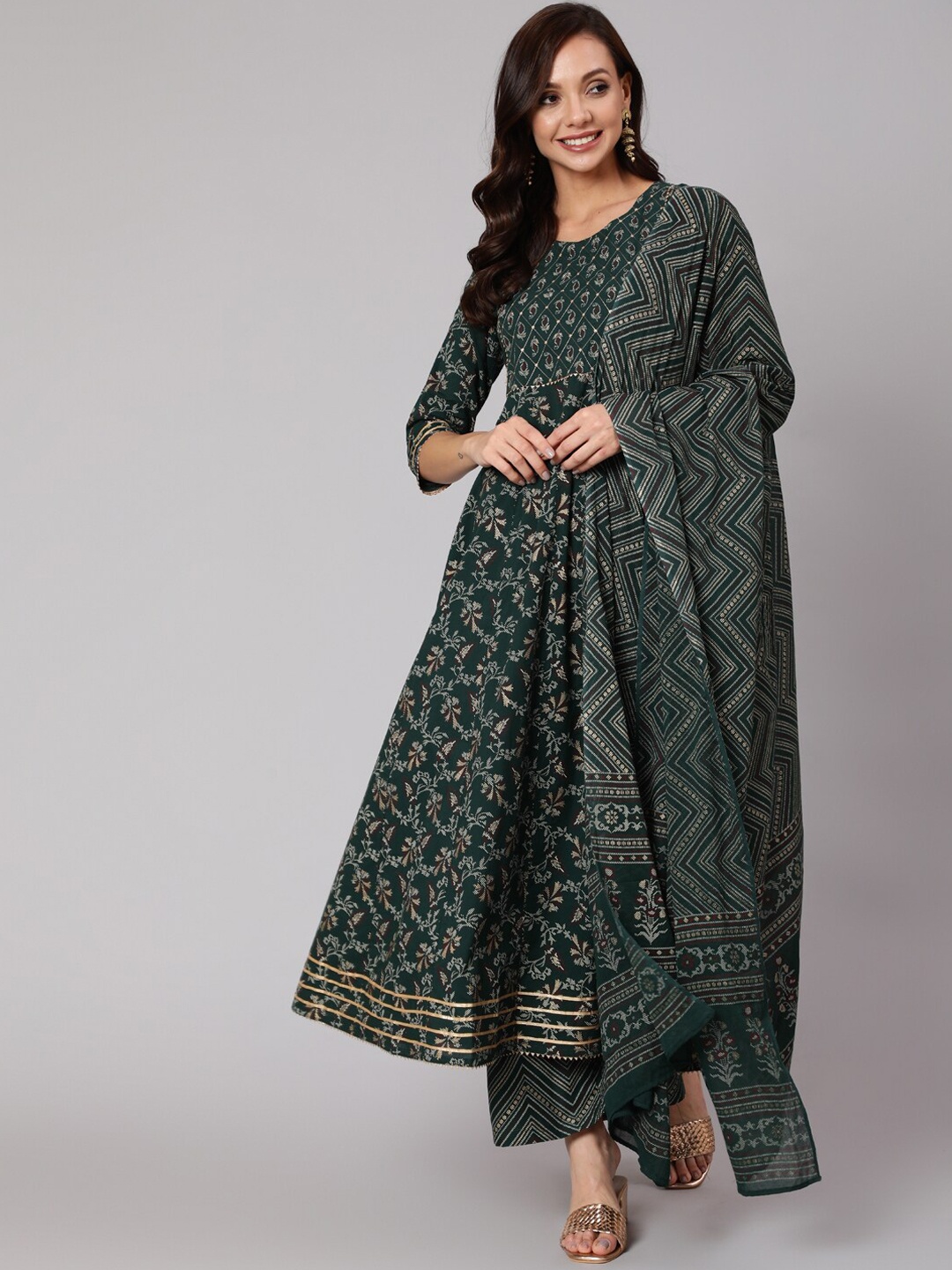 

Nayo Women Green Ethnic Motifs Printed Empire Gotta Patti Pure Cotton Kurta with Palazzos