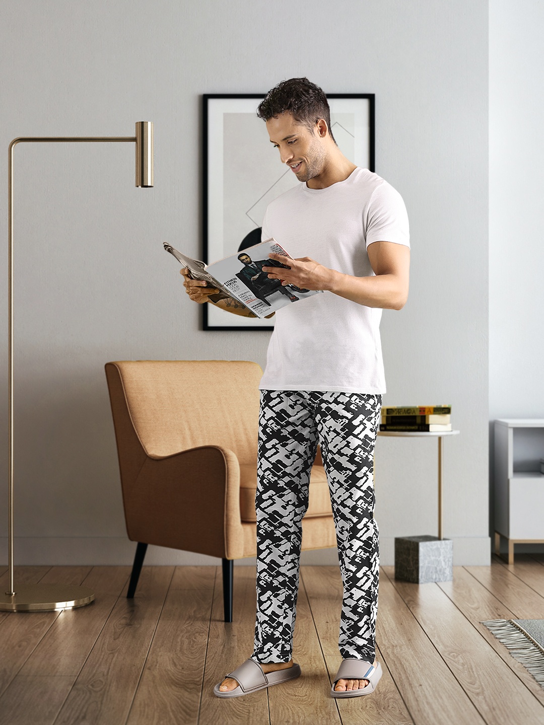 

Underjeans by Spykar Men White & Black Printed Cotton Regular Fit Lounge Pants