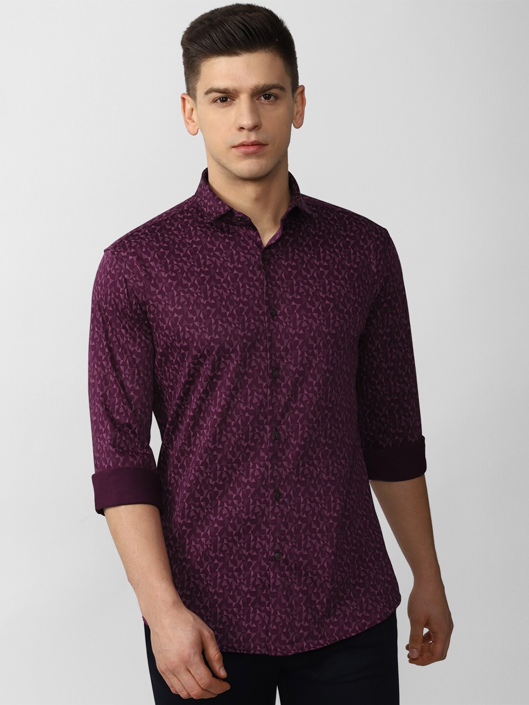 

V Dot Men Purple Slim Fit Floral Printed Casual Shirt