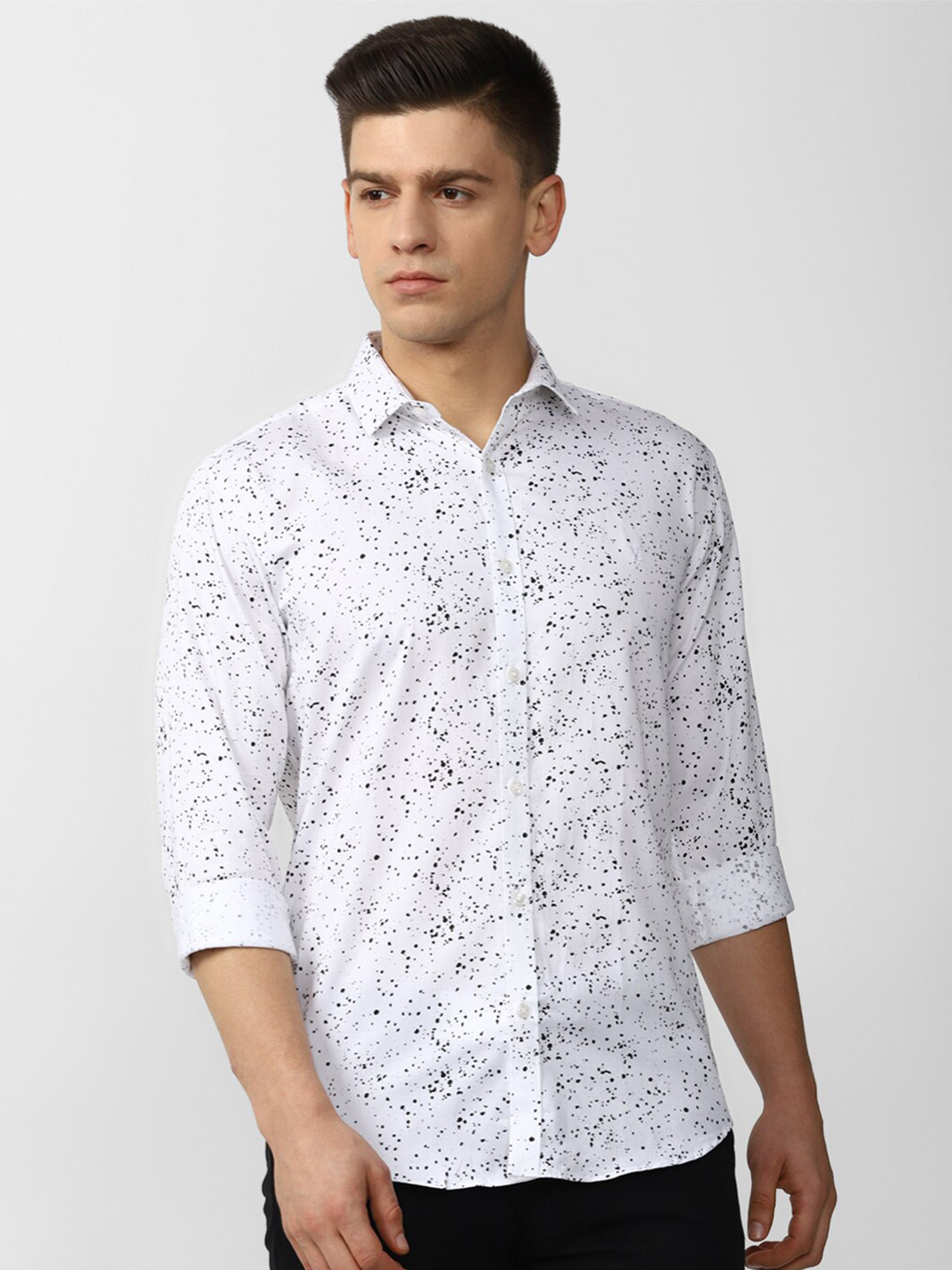 

V Dot Men White Slim Fit Floral Printed Casual Shirt