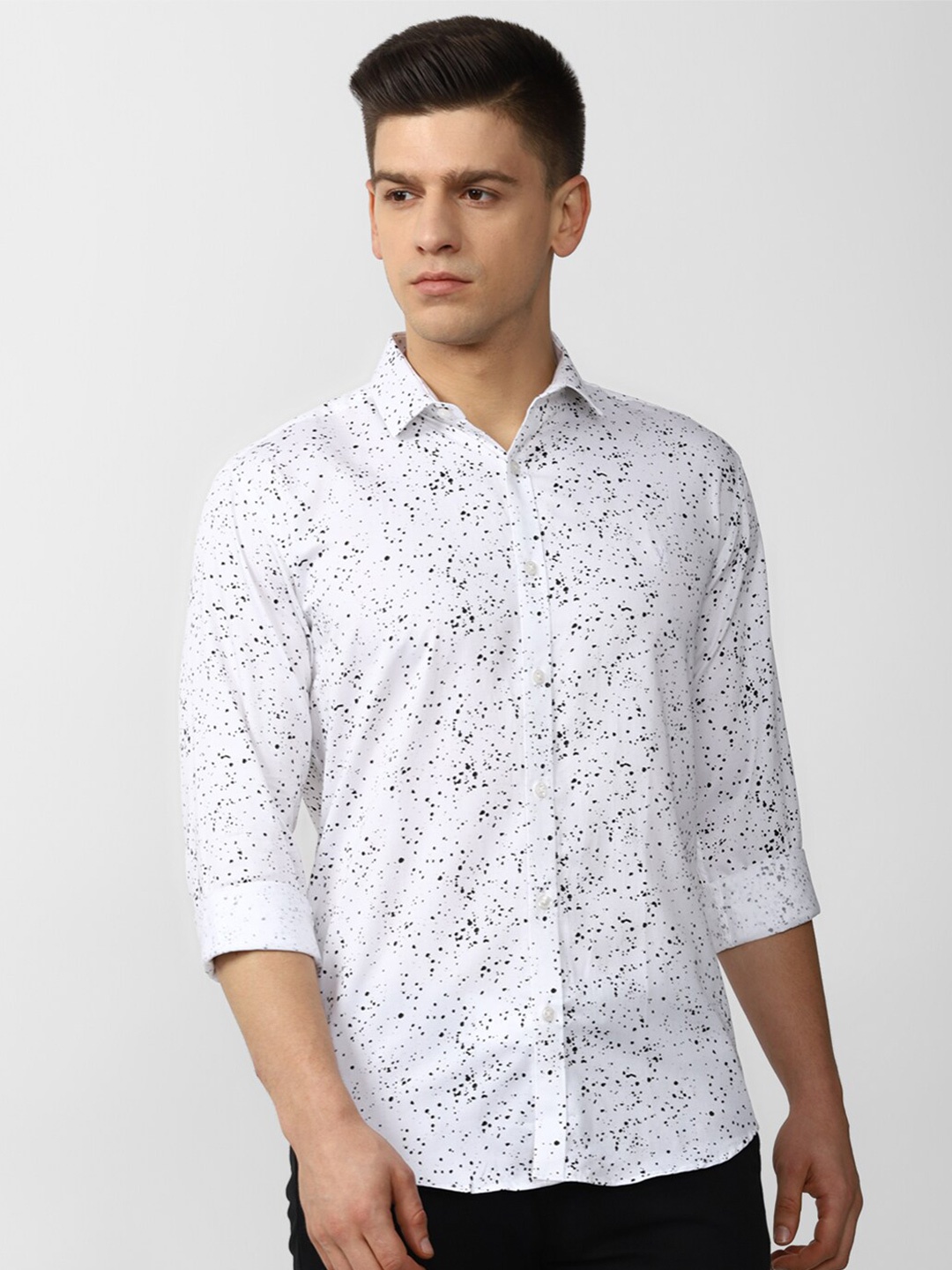 

V Dot Men White Slim Fit Floral Printed Casual Shirt