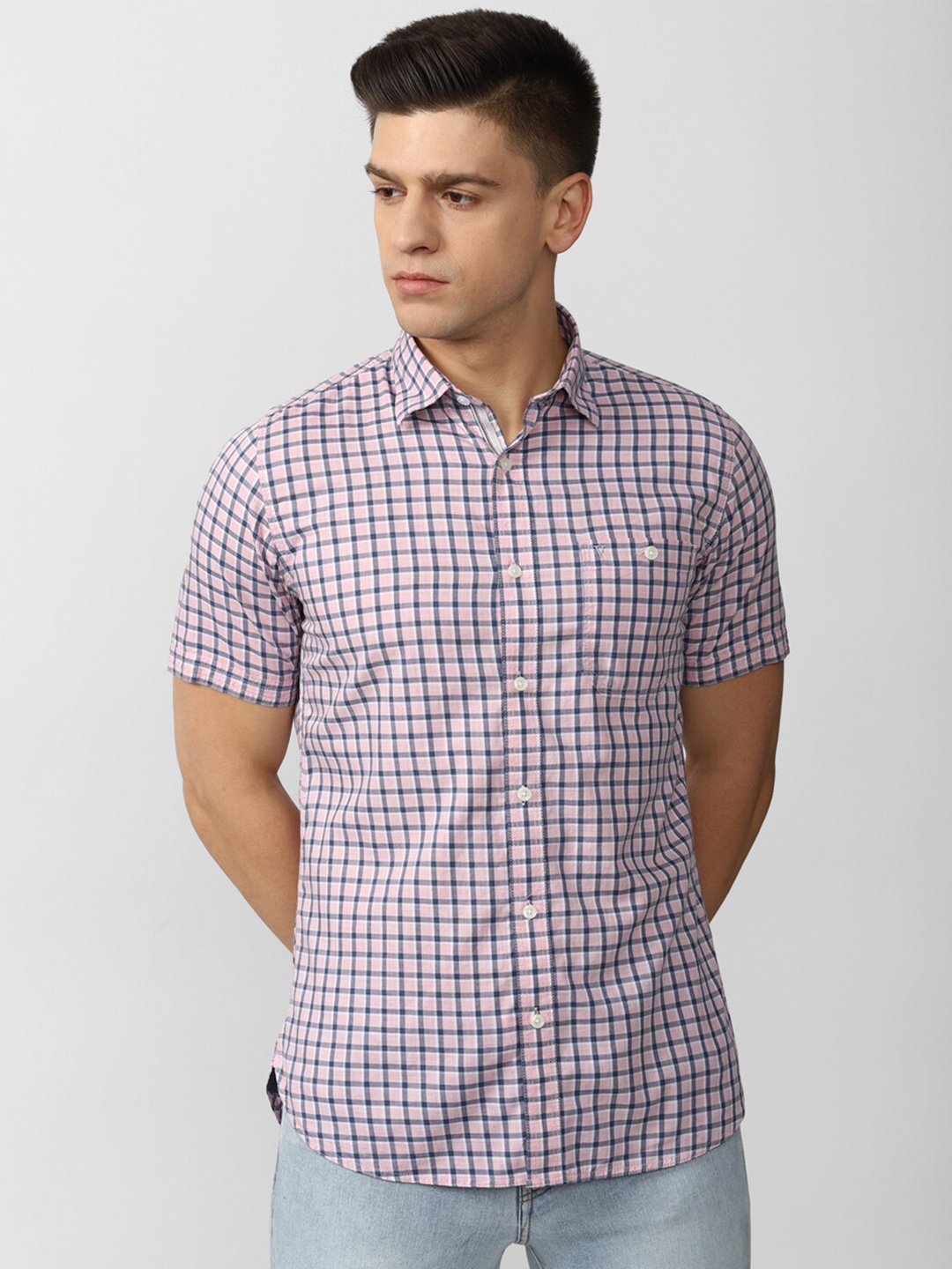 

Van Heusen Sport Men Pink Slim Fit Checked Casual Shirt
