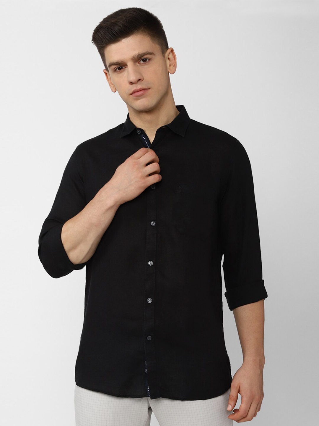 

Van Heusen Sport Men Black Slim Fit Casual Shirt