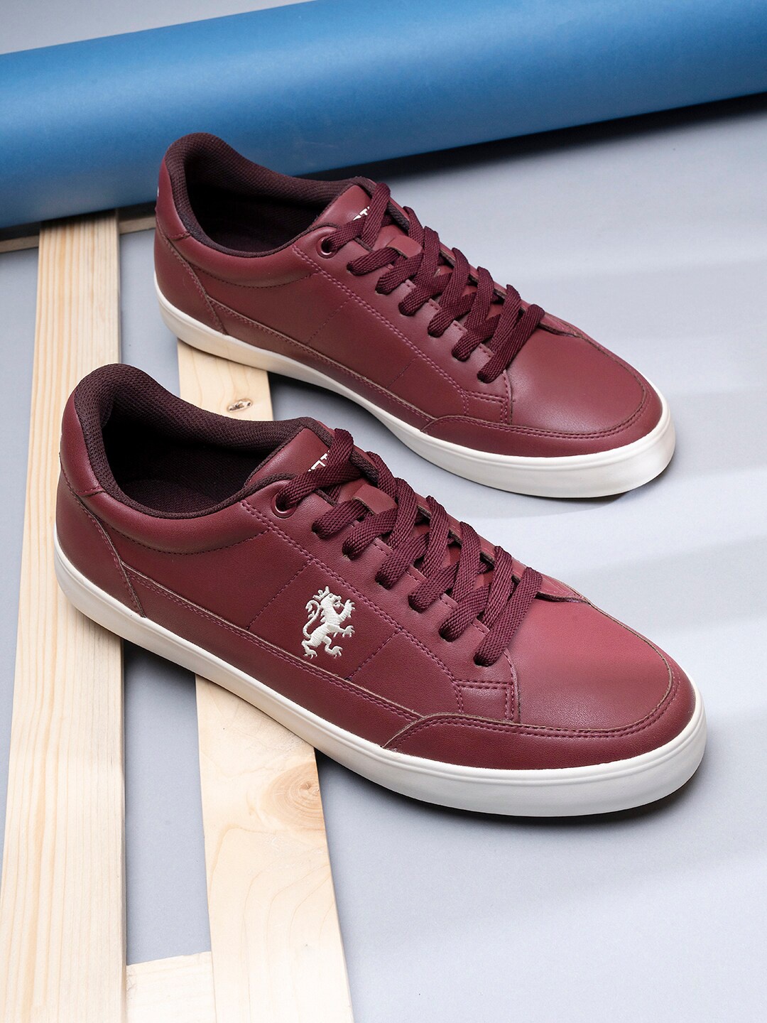 

Red Tape Men Burgundy Colourblocked Sneakers