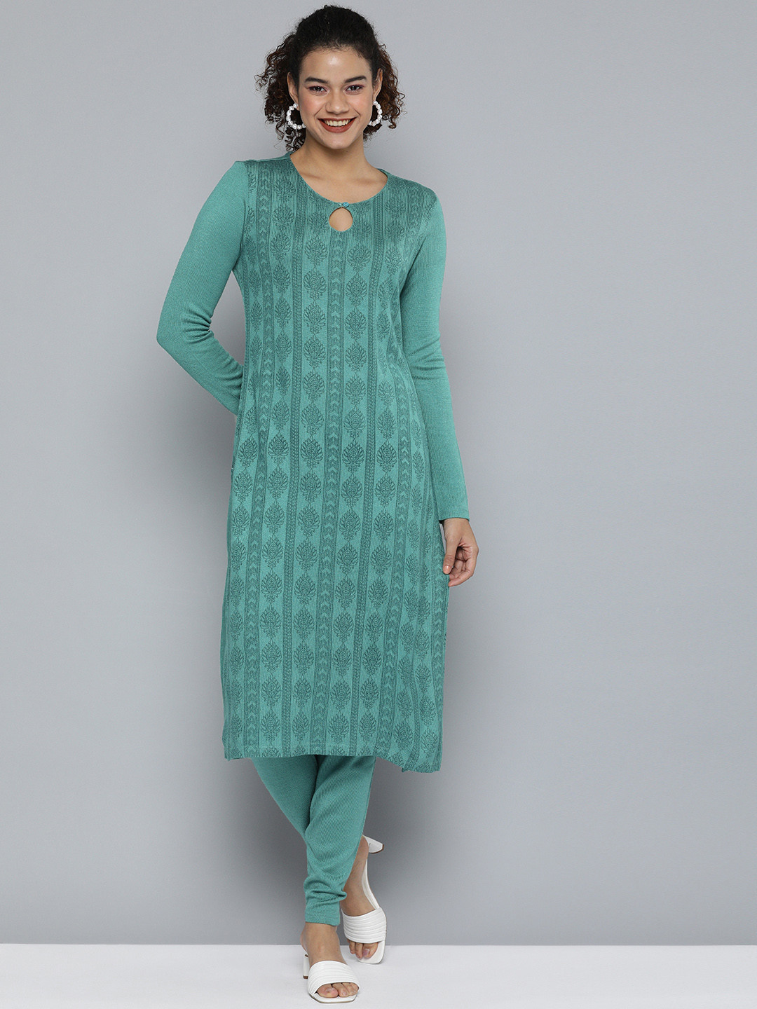 

HERE&NOW Women Green Ethnic Motifs Print Round Neck Knitted Straight Kurta With Leggings