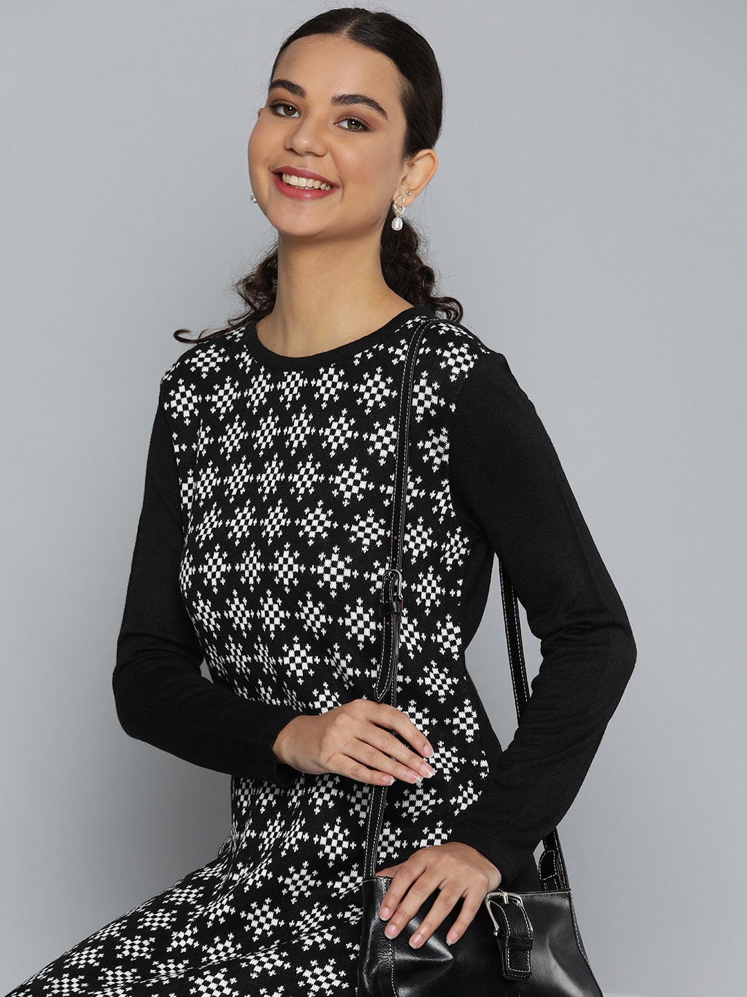 

HERE&NOW Women Black & White Floral Printed Acrylic Winter Kurta