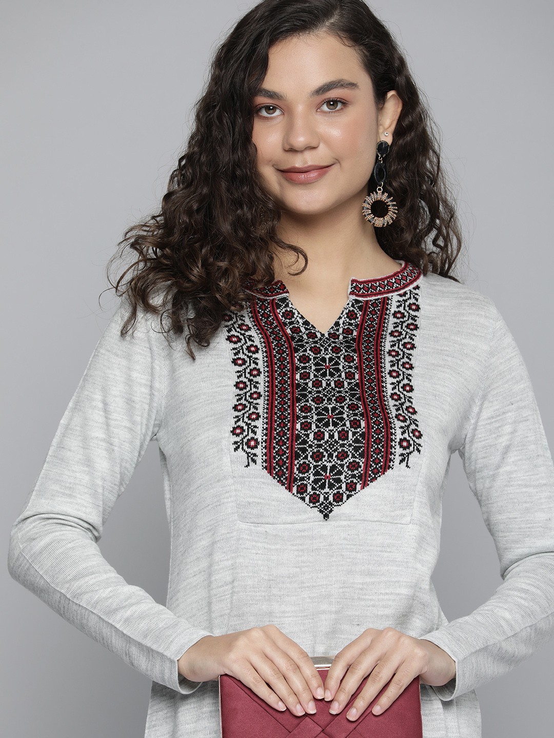 

HERE&NOW Women Grey Melange & Red Ethnic Motifs Yoke Design Thread Work Kurta