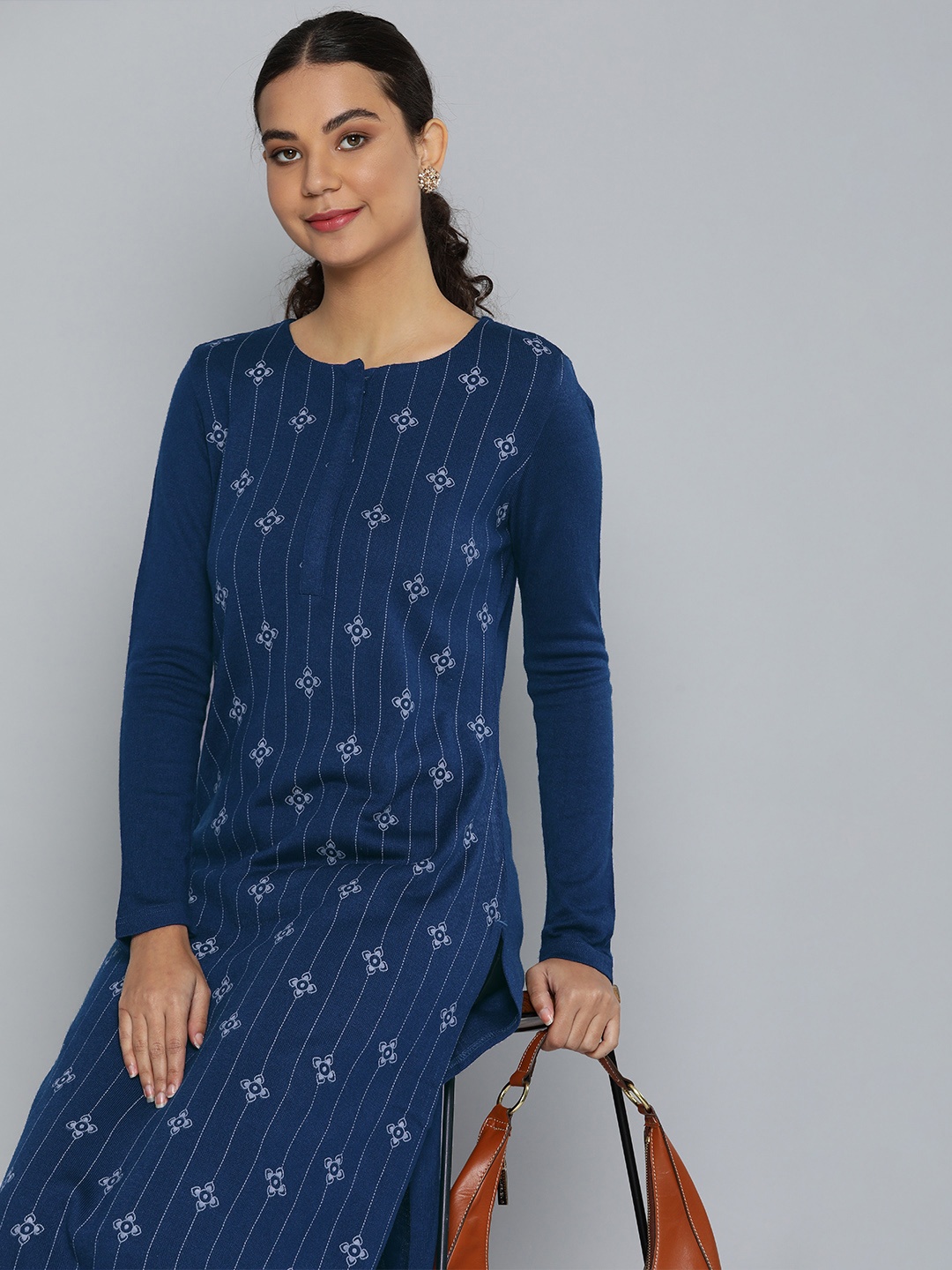 

HERE&NOW Women Blue & Grey Floral Printed Acrylic Winter Kurta