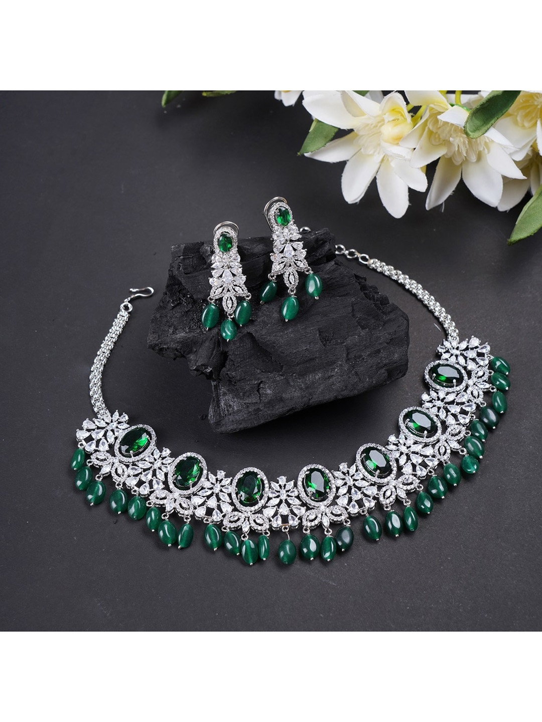 

AURAA TRENDS Green Rhodium Plated Studded Jewellery Set
