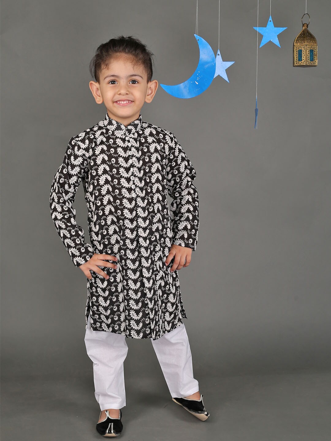 

VASTRAMAY Boys Black Printed Chikankari Pure Cotton Kurti with Trousers