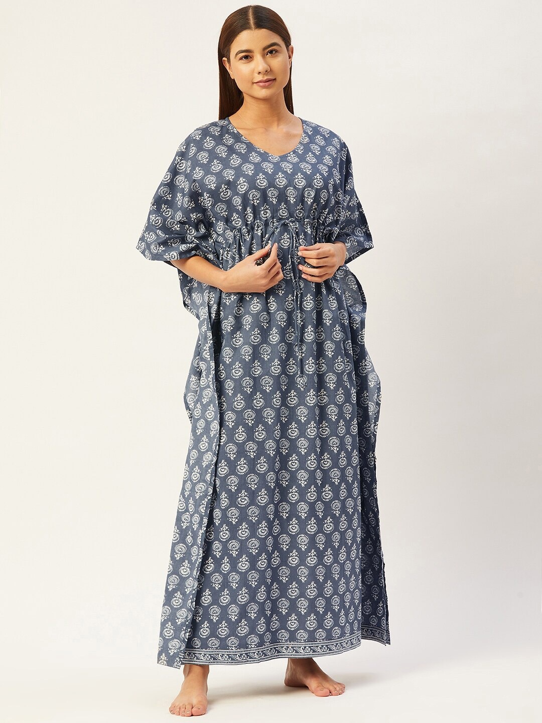 

Ikk Kudi by Seerat Grey Printed Maxi Nightdress