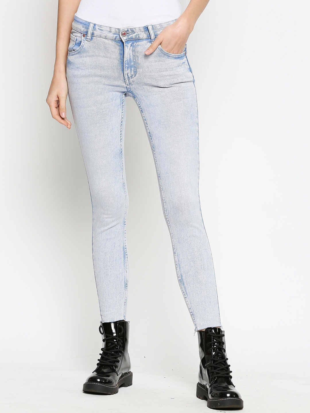 

LOVEGEN Women Blue Skinny Fit Heavy Fade Stretchable Jeans