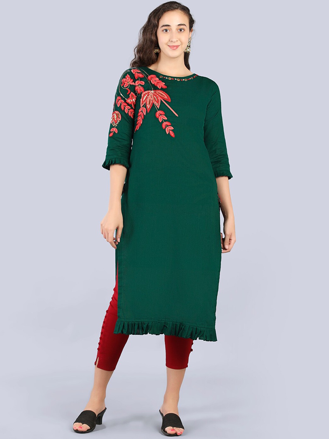 

Pakiza Women Green Geometric Yoke Design Thread Work Kurta