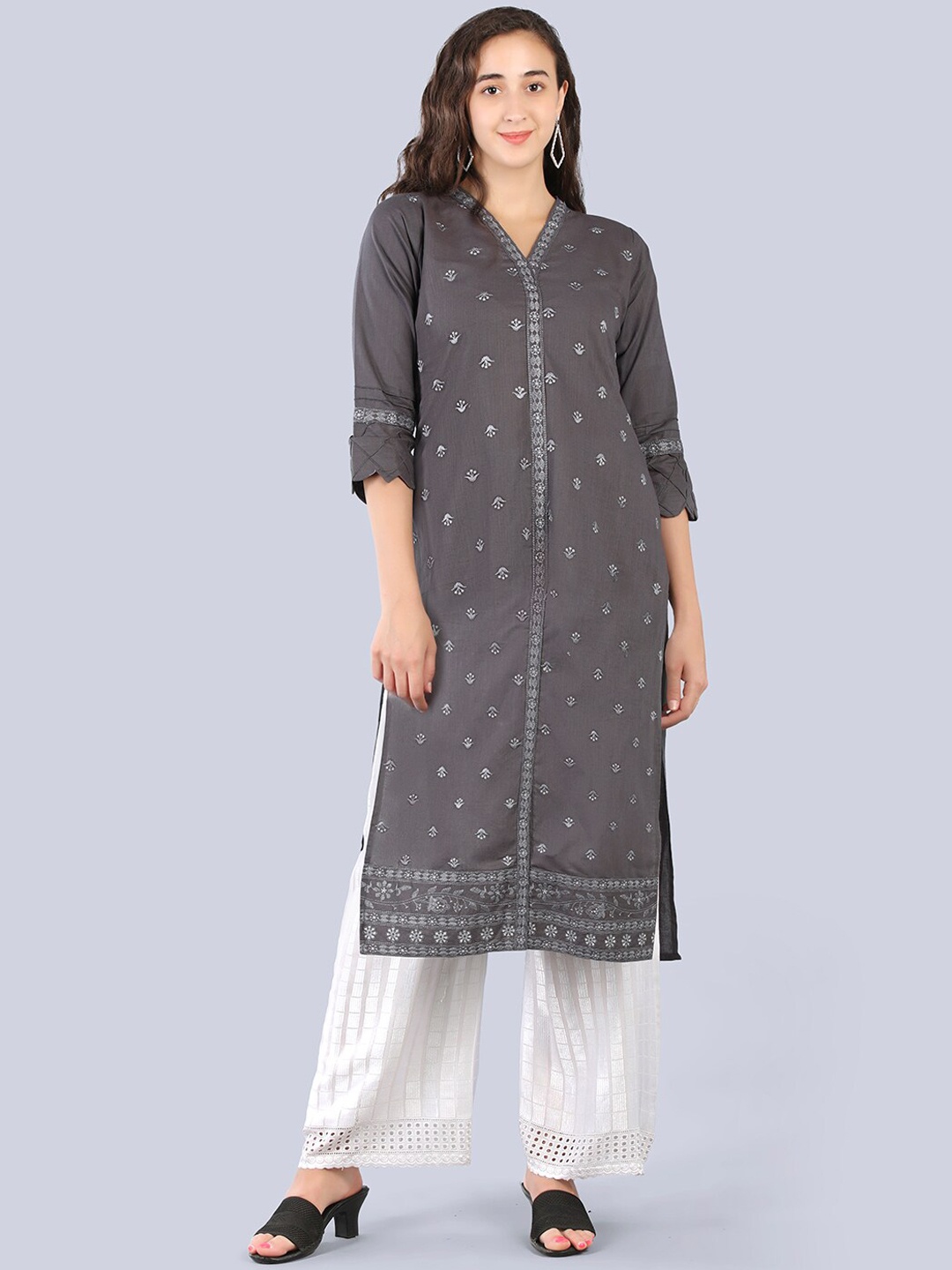 

Pakiza Women Grey & shark Geometric Printed Thread Work Kurta