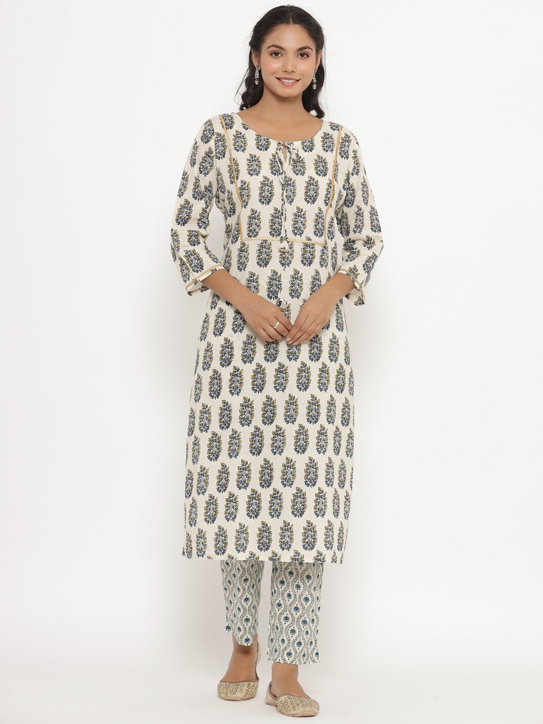 

CRAFIQA Women Cream-Coloured Floral Printed Gotta Patti Pure Cotton Kurta with Trousers